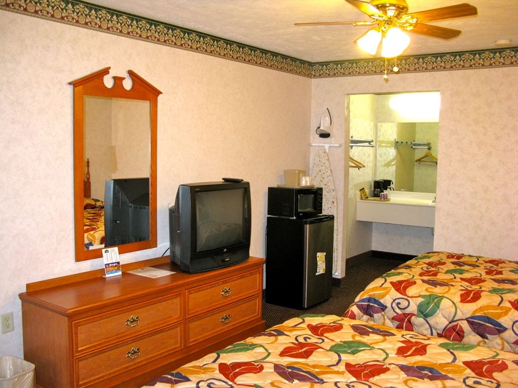 Deerfield Inn Portland Room photo