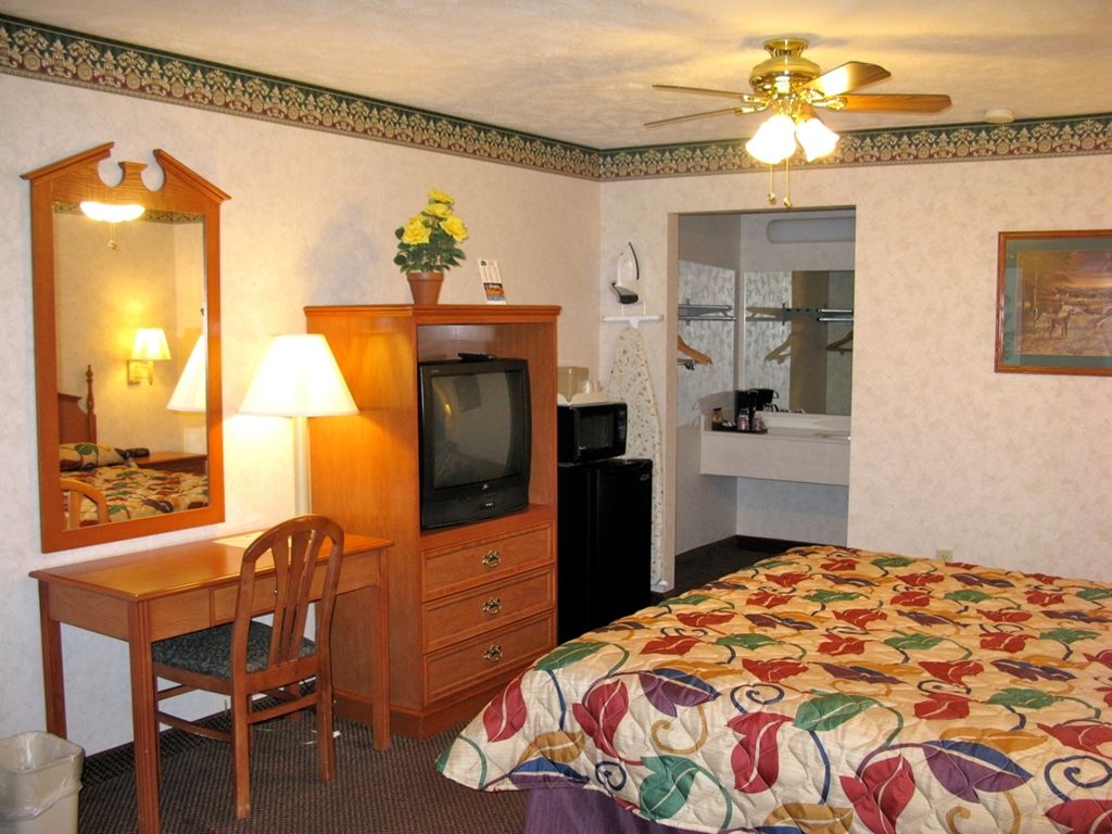 Deerfield Inn Portland Room photo